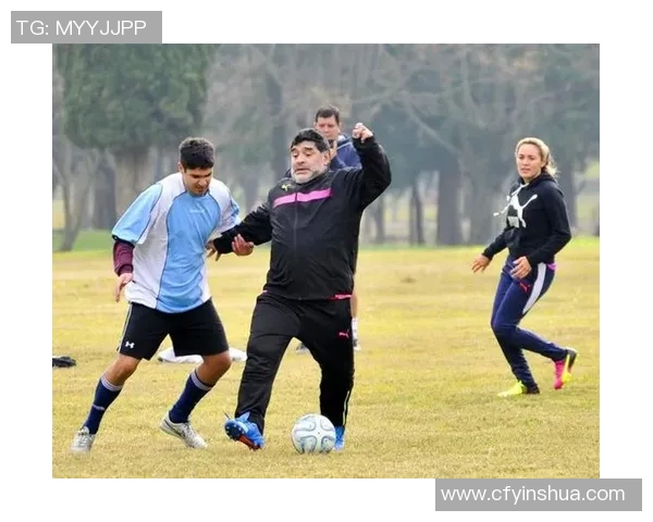 傻傻的足球明星们：那些因憨态可掬而被球迷宠爱的球员故事