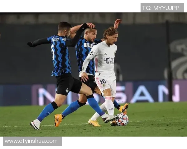 足球球星开炮直言赛场不公引发热议各界声音不断扩散